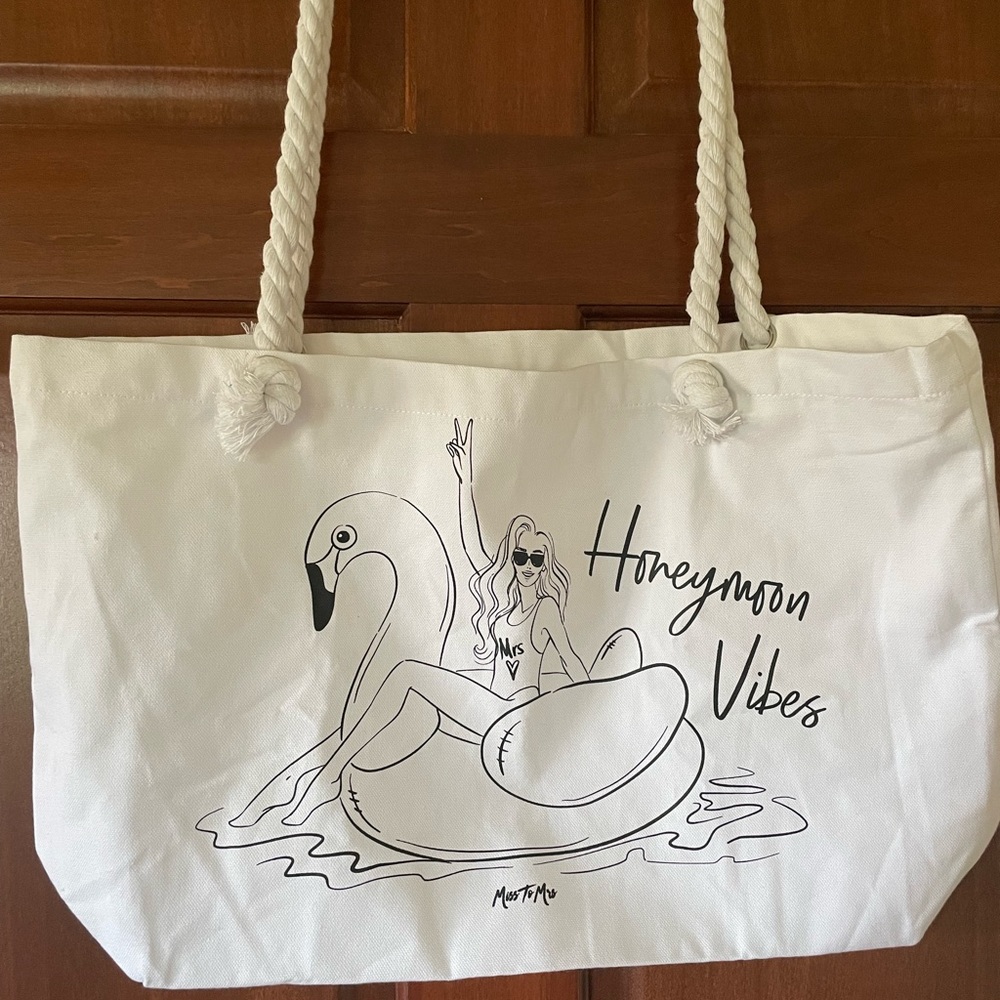 Miss to Mrs canvas white pool/beach HONEY MOON bag